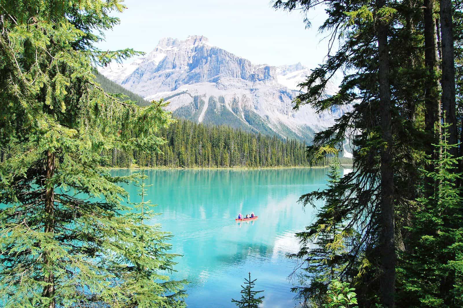 eSIM-pakker til Canada Background