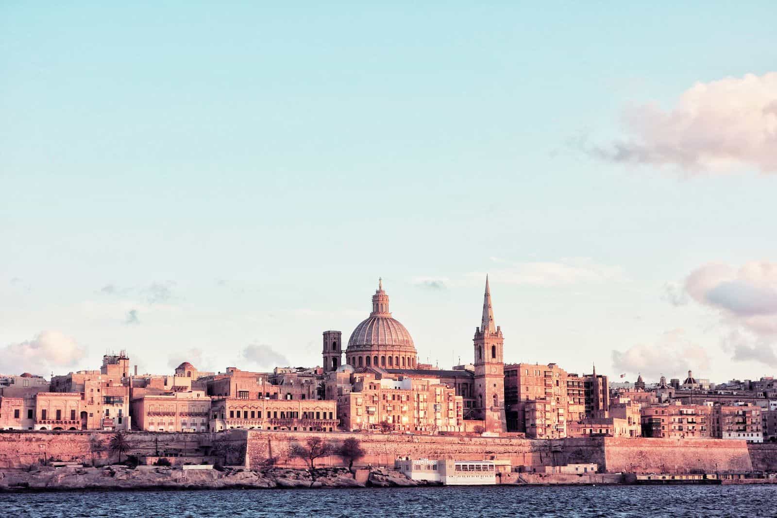 eSIM balíčky Malta Background