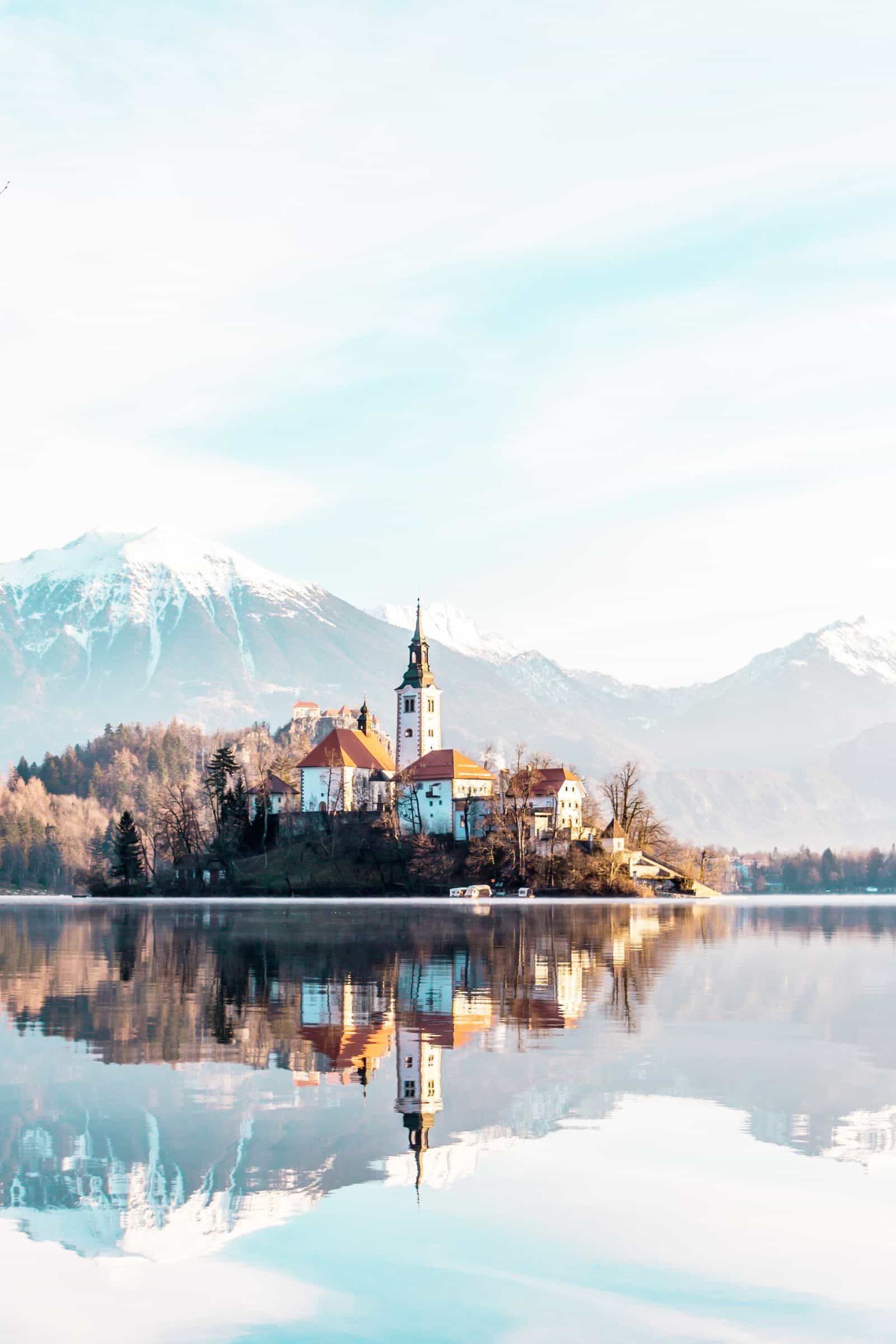 Pacchetti eSIM per Slovenia Background
