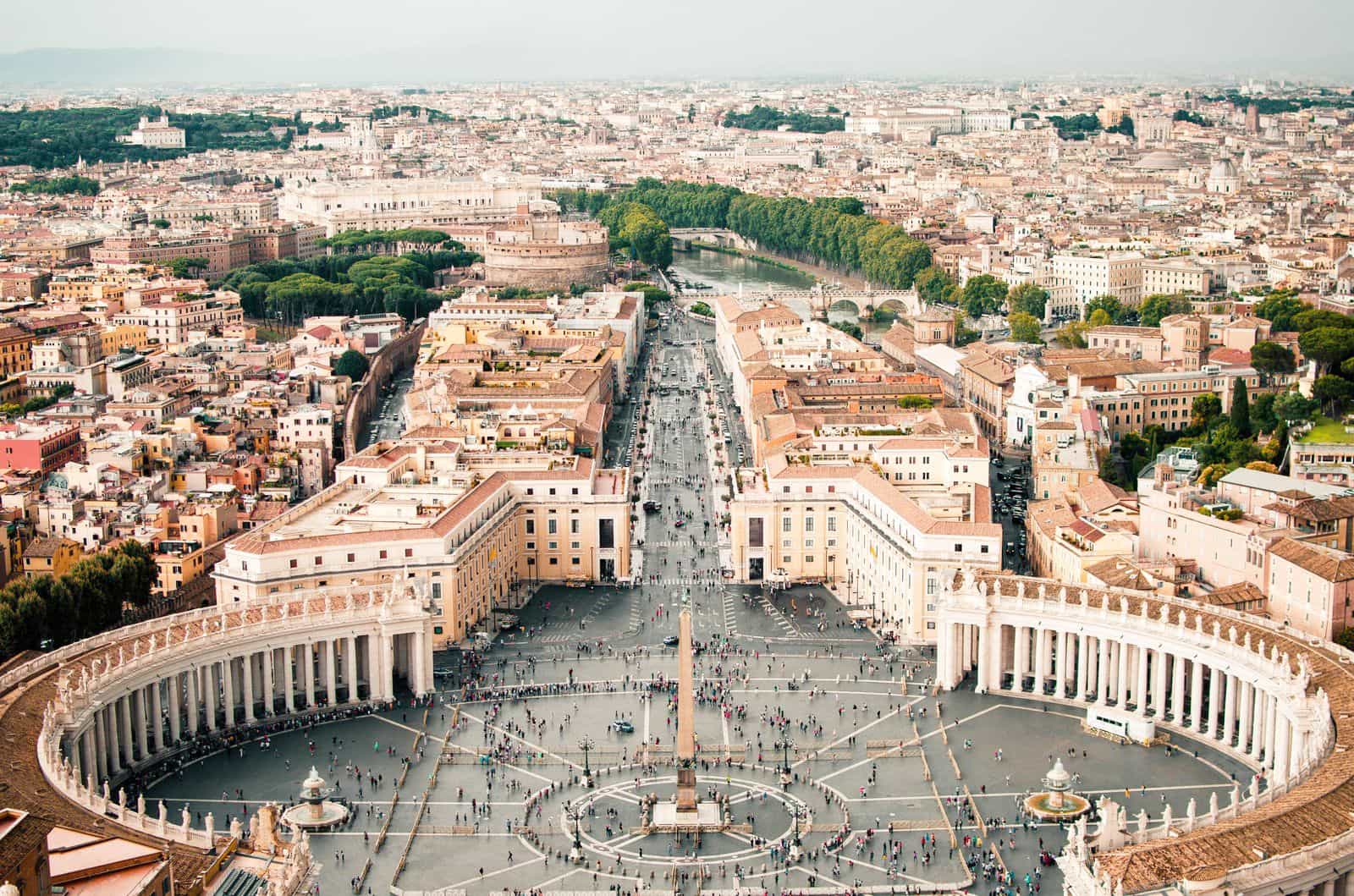 Paquetes eSIM para Holy See Background