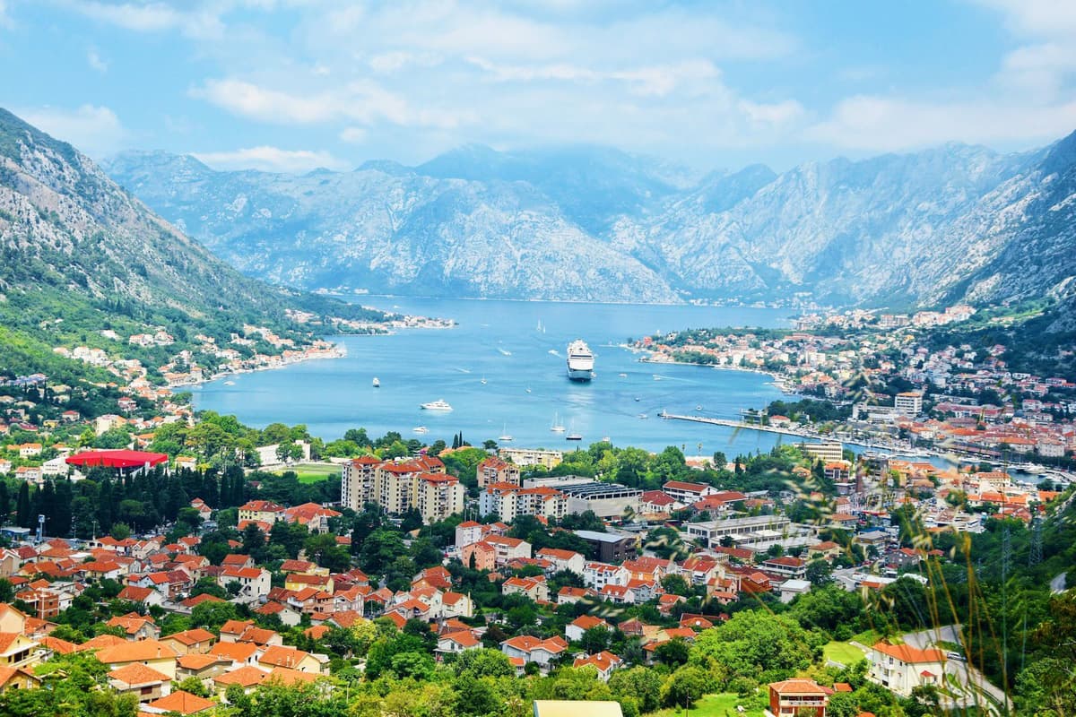Karadağ Background