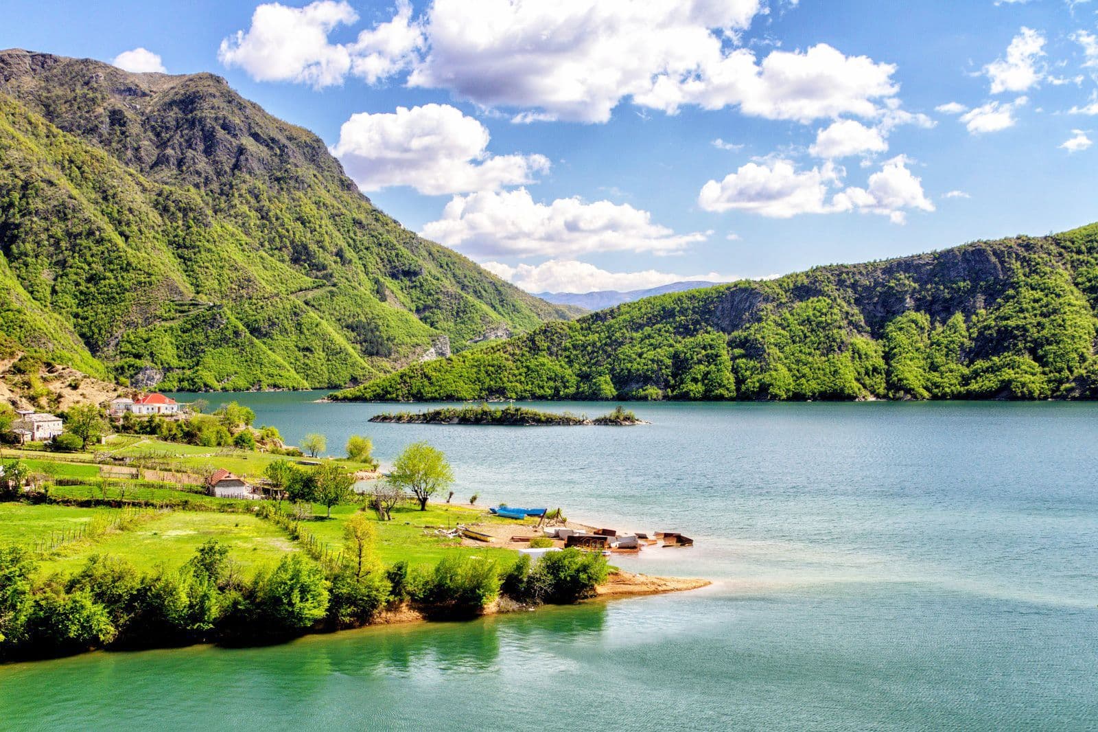 알바니아 eSIM 번들 Background