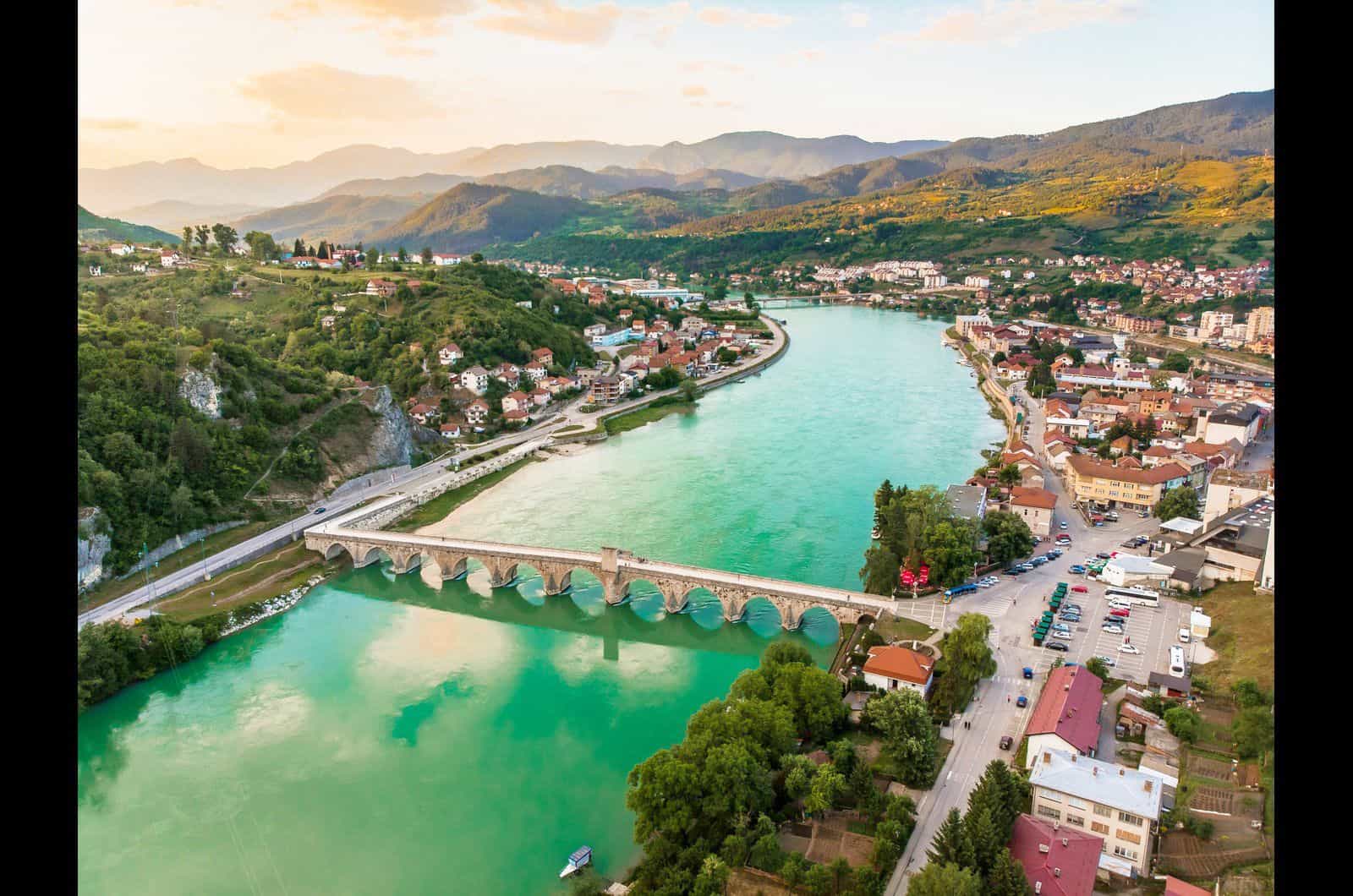 eSIM balíčky Bosna a Hercegovina Background