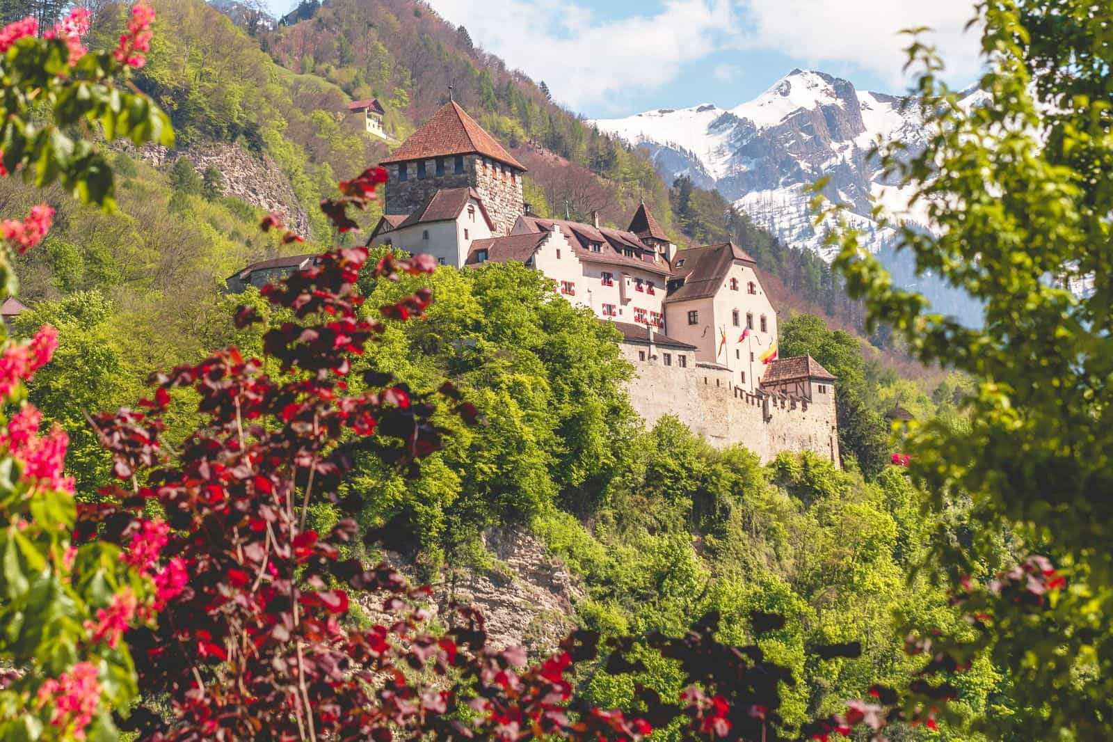 Liechtenstein eSIM-Pakete Background
