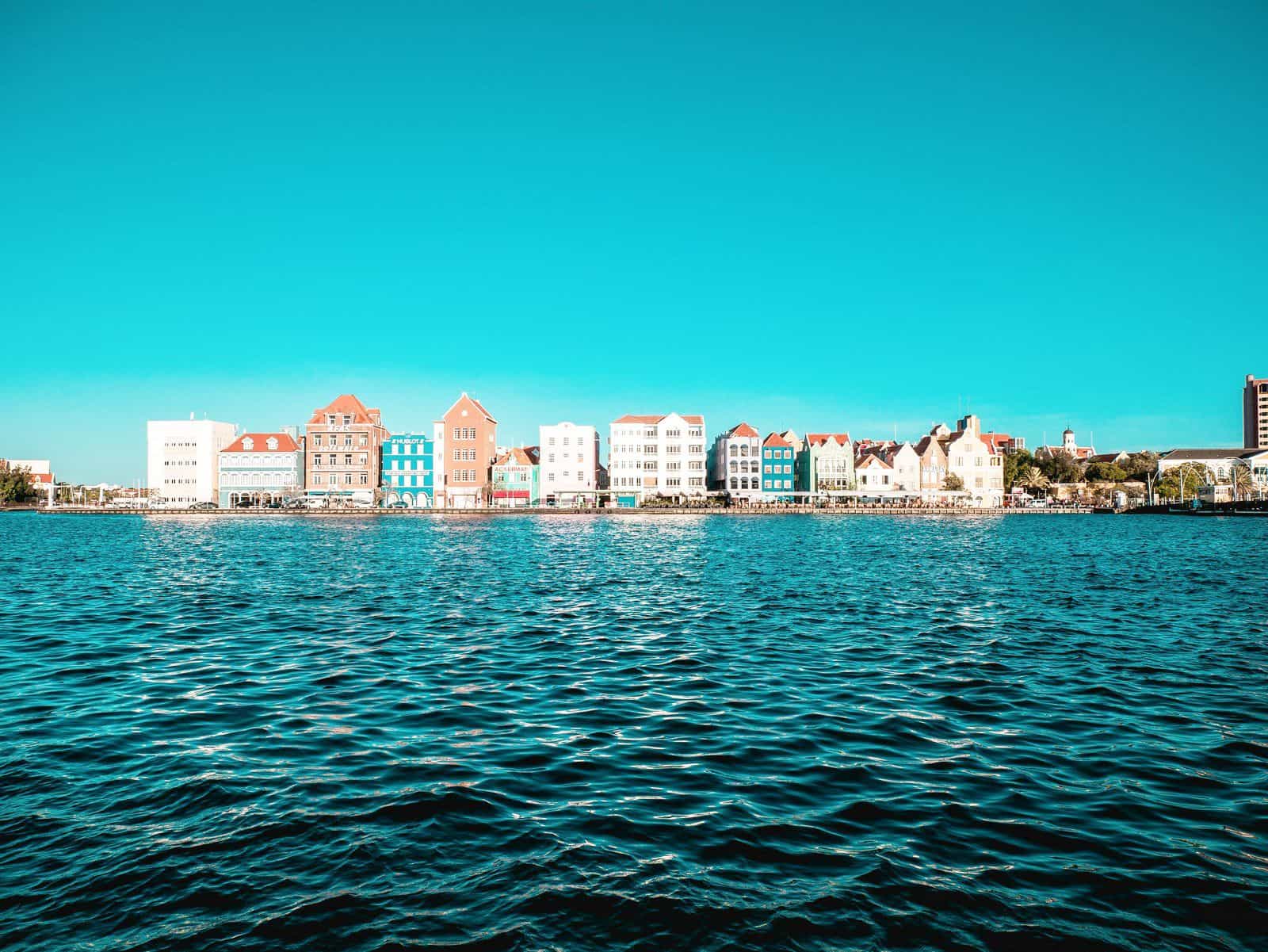 eSIM balíčky Netherlands Antilles Background