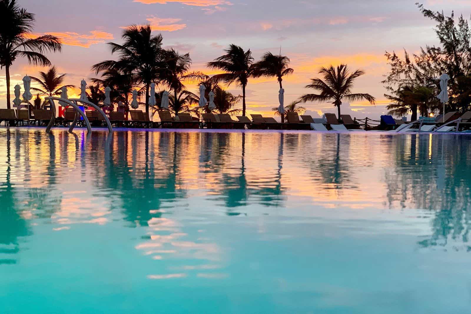 eSIM balíčky Turks a Caicos Background